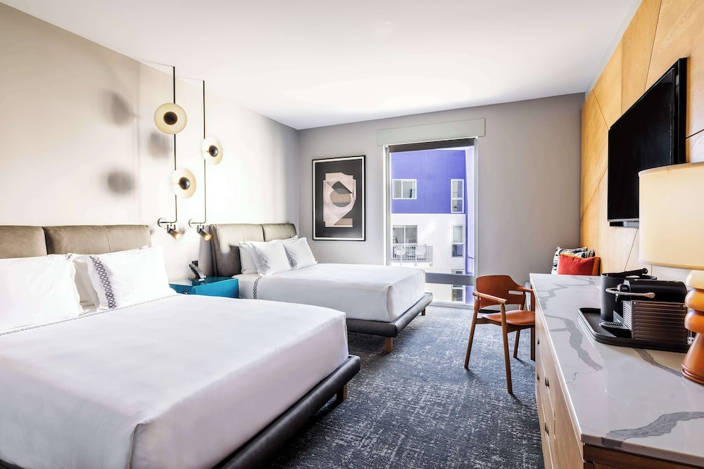 Room, 2 Queen Beds, Accessible, Bathtub