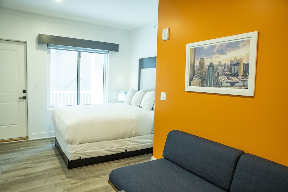 Gallery Studio Suite, 1 Queen Bed with Sofa bed