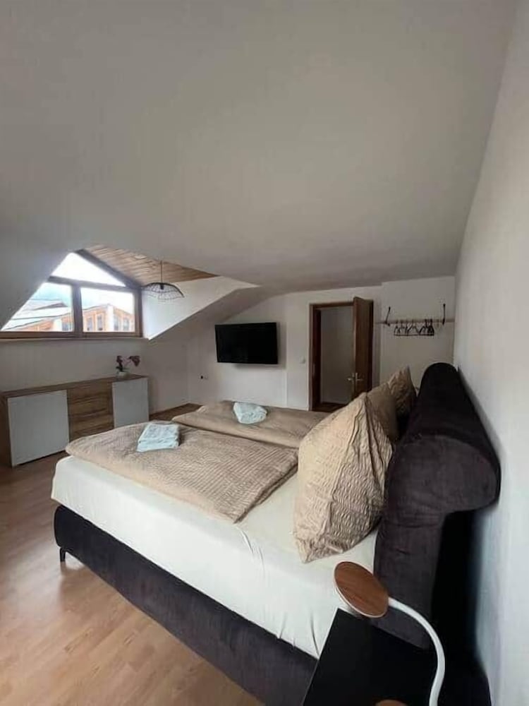 Apartment, 2 Bedrooms, Balcony, Mountain View photo 1
