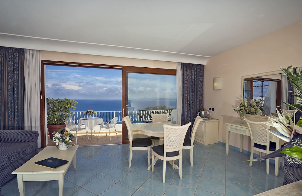 Junior Suite, Balcony, Sea View - Photo 11