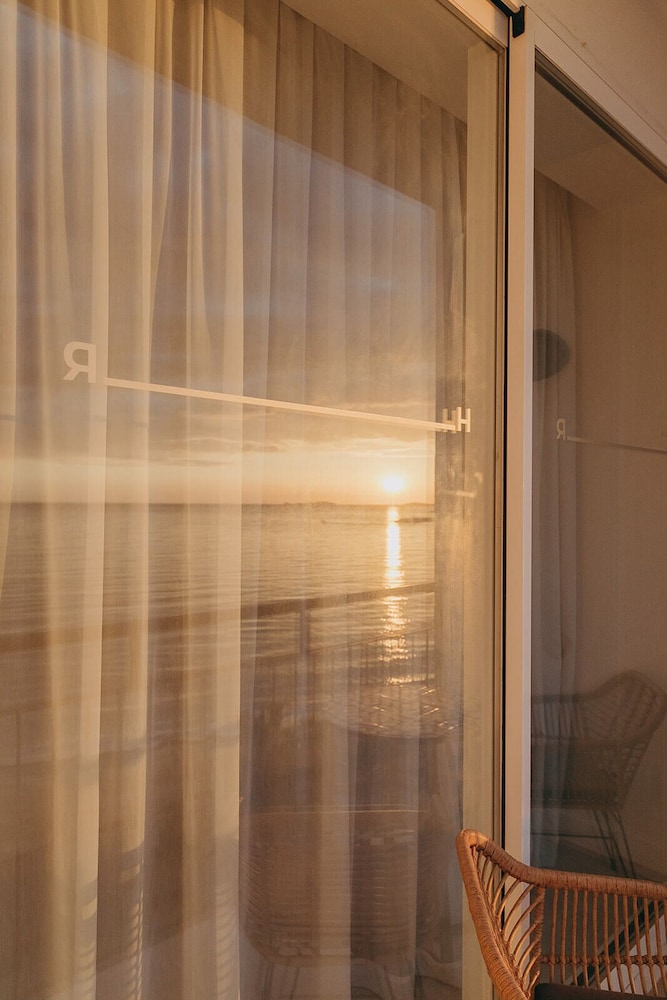 Deluxe Room, 2 Twin Beds, Sea View - Photo 12