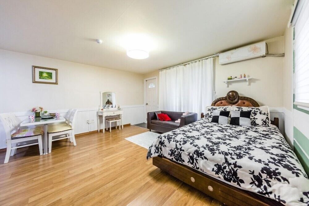 Room (Ellina) - Photo 3