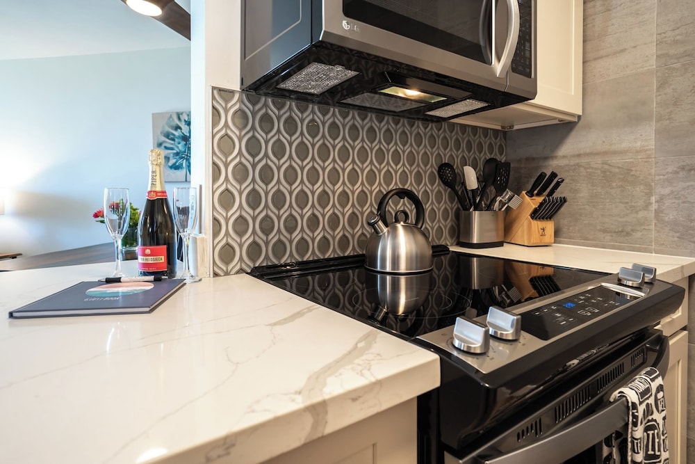 Luxury Condo photo 2
