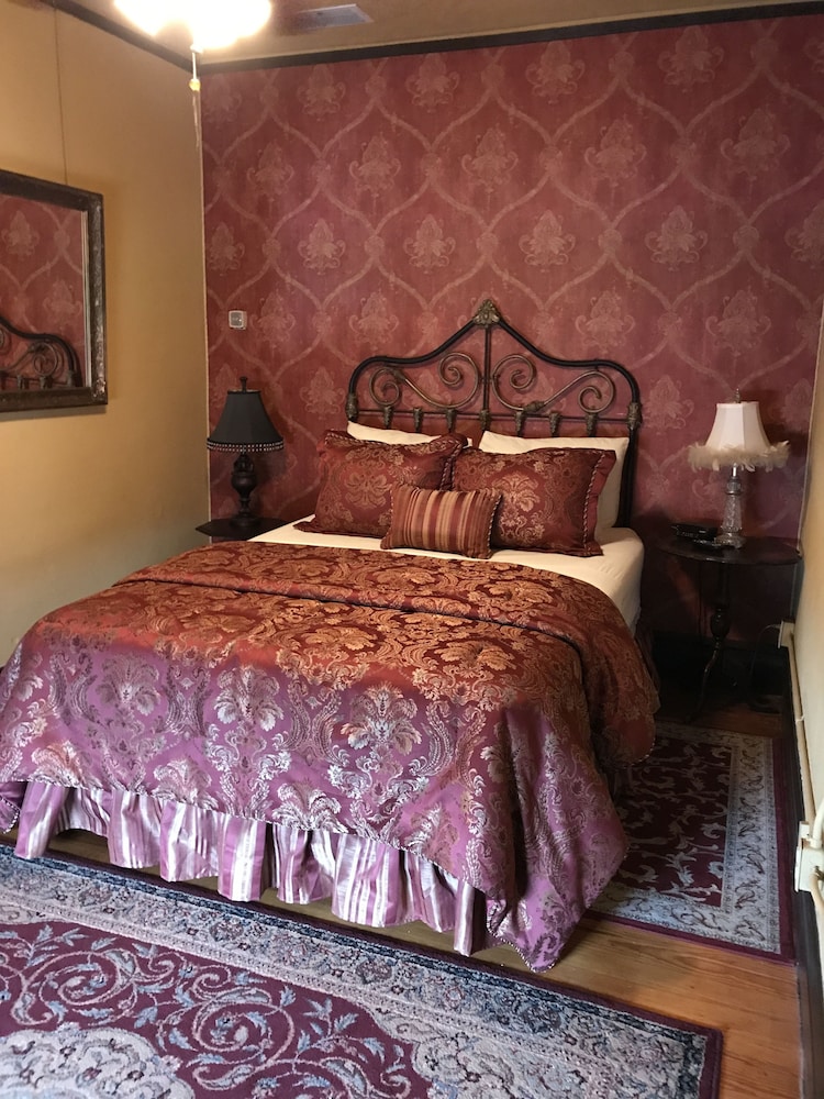 Miss Kitty Suite