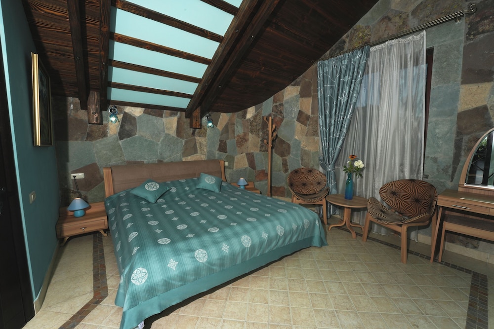 Standard Double or Twin Room photo 1