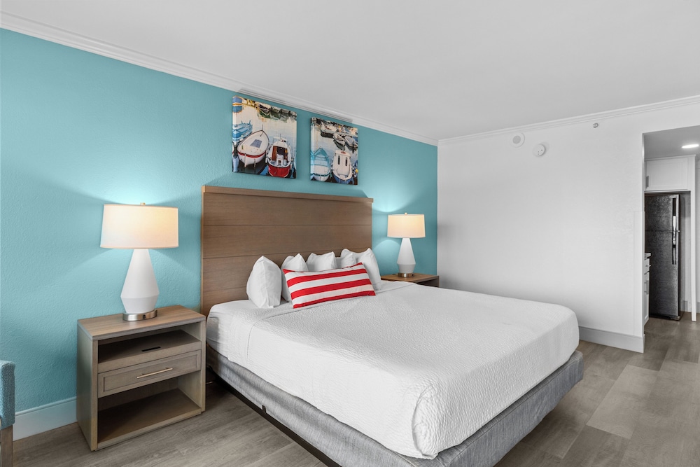 Schooner Oceanfront Deluxe King Cabana Room - Photo 1