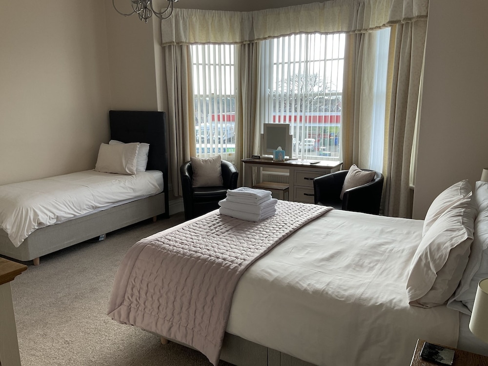 Suite, Ensuite photo 3
