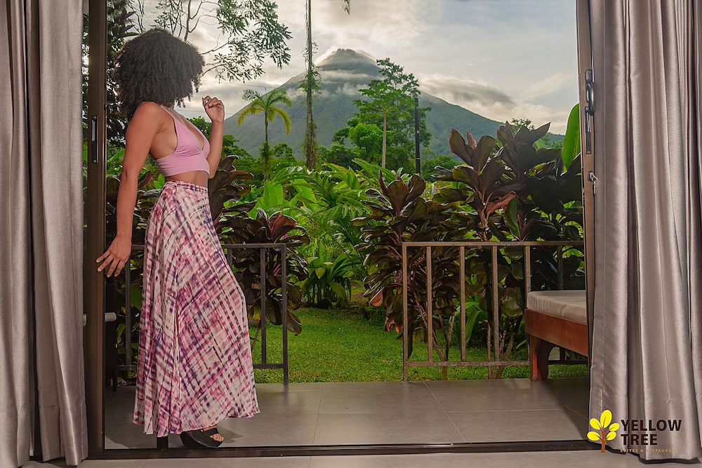 Honeymoon Suite, 1 Queen Bed, Hot Tub, Hill View photo 3