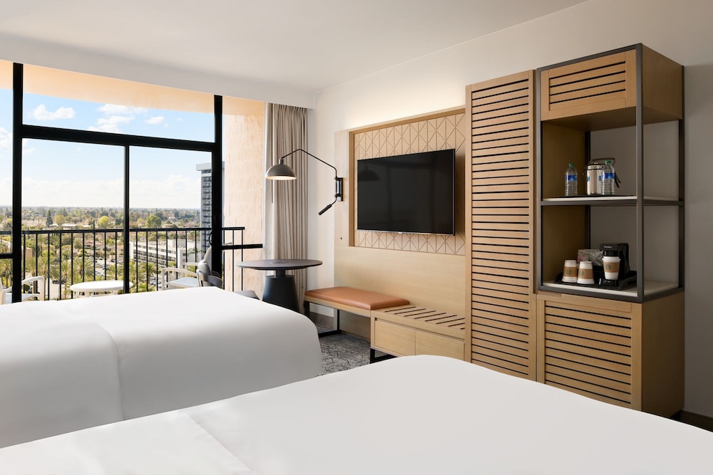 Traditional Room, 2 Queen Beds (Mobility Accessible, Roll-in Shower) - Photo 3