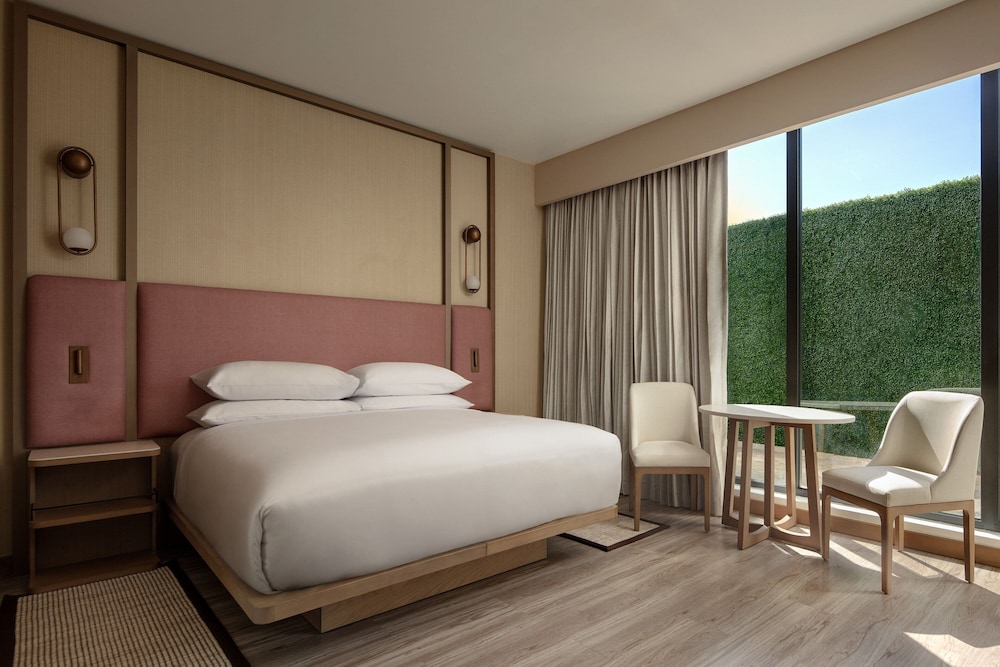 Standard Room, 1 King Bed - Photo 1