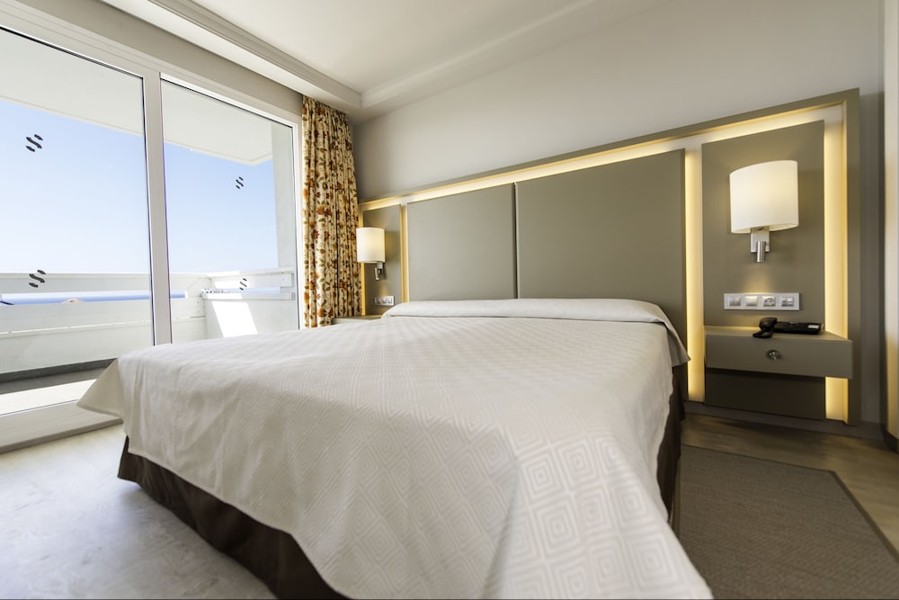 Standard Double Room, Balcony, Pool View (3 adults) thumbnail 5
