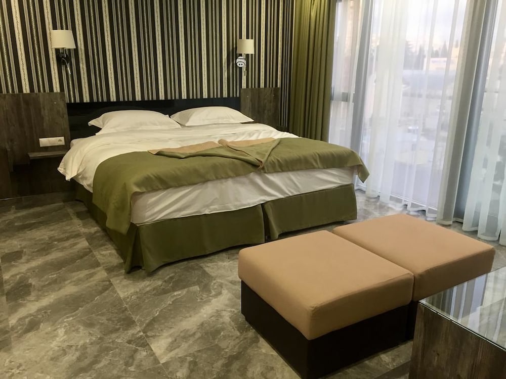 Junior Suite (J402) photo 1