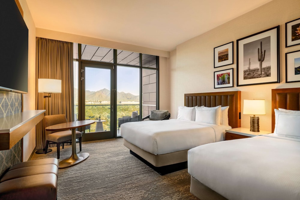 Room, 2 Queen Beds, Balcony, Mountain View - Photo 3