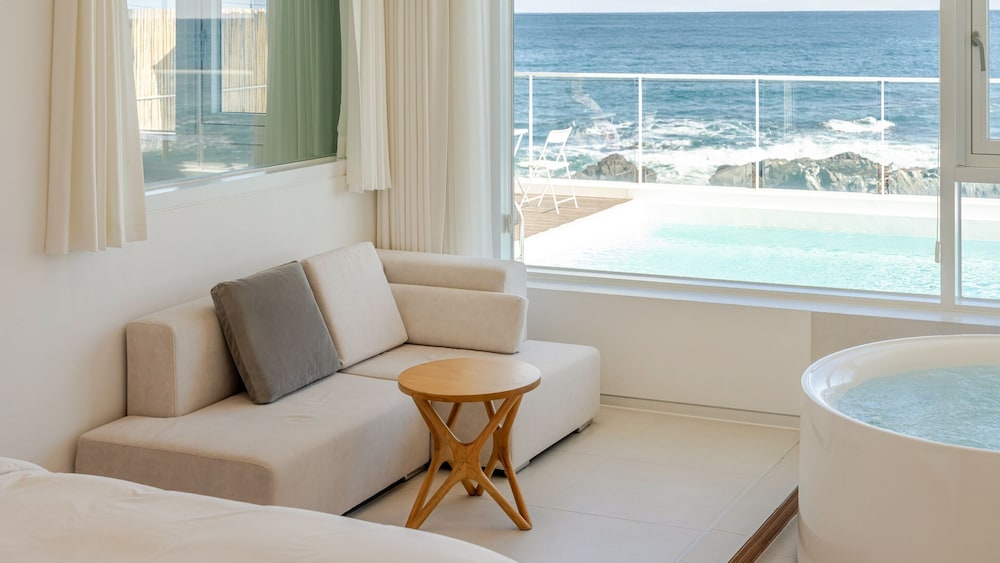 Basic Room, 1 Bedroom (Room 202 (Oceanview/Family/Spa)) photo 2