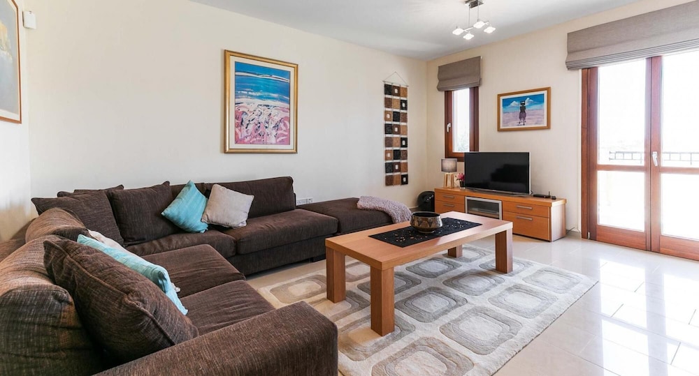 Villa photo 3