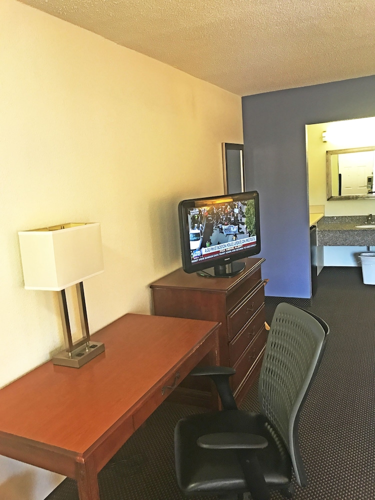 Room, 1 King Bed, Accessible - Photo 3