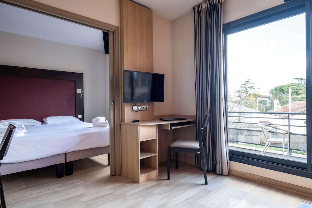 1 Bedroom Apartment - Pool Access photo 1