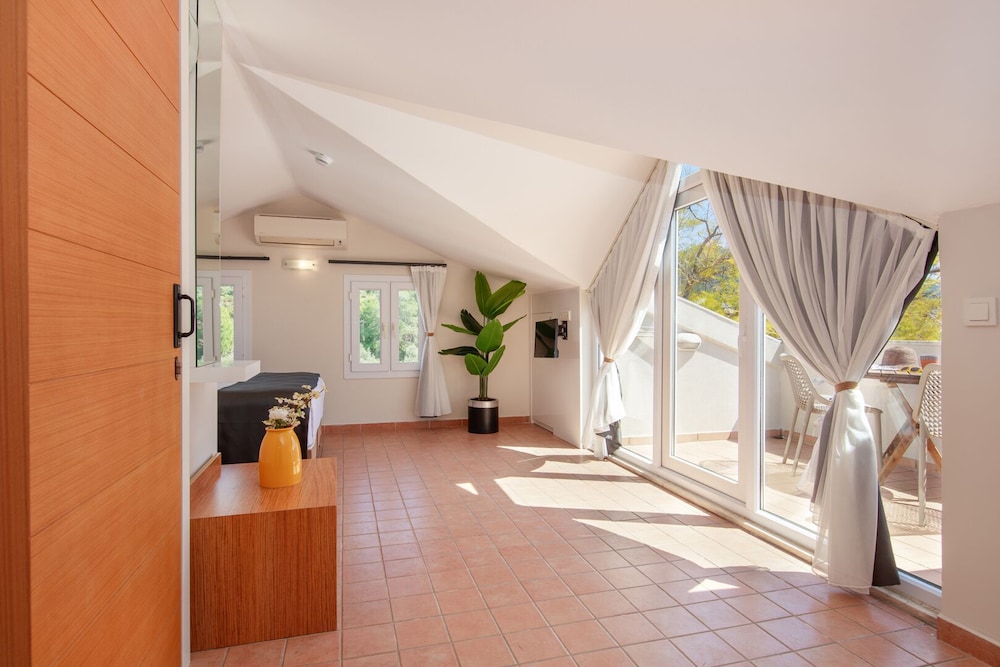 Junior Triple Room, Mountain View