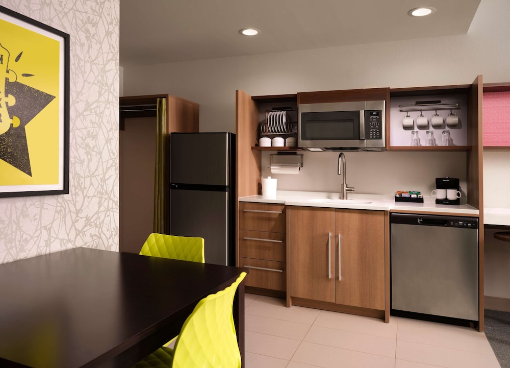 Suite, 1 King Bed, Accessible, Bathtub - Photo 3