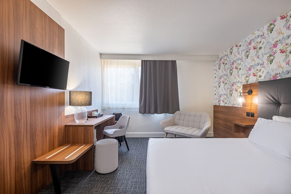 Premium Double Room, Refrigerator, Pool View photo 1