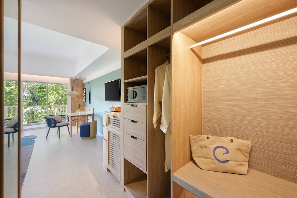 Premium Room, 2 Double Beds, Pool View (Deluxe) - Photo 2