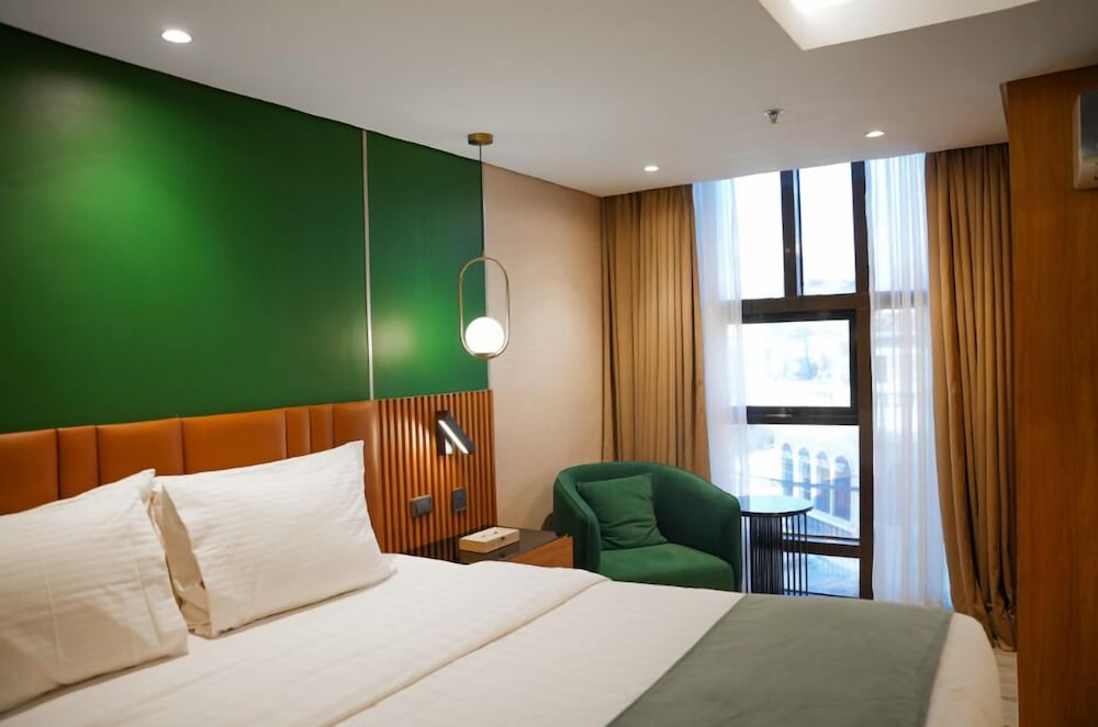 Premium Room, 1 King Bed, City View photo 2