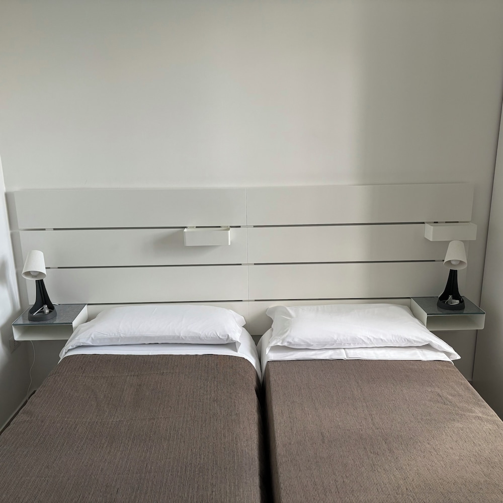 Economy Double or Twin Room, City View photo 3
