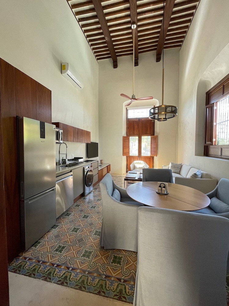 Superior Studio Suite, 2 Queen Beds, Garden View photo 3