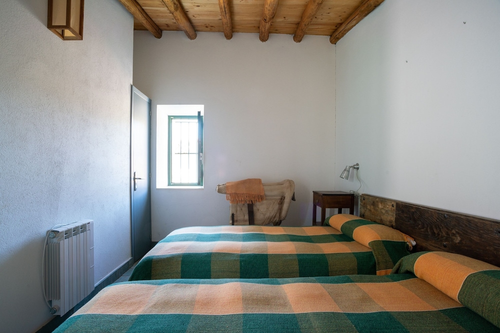 Traditional Cottage, 4 Bedrooms, Patio photo 2