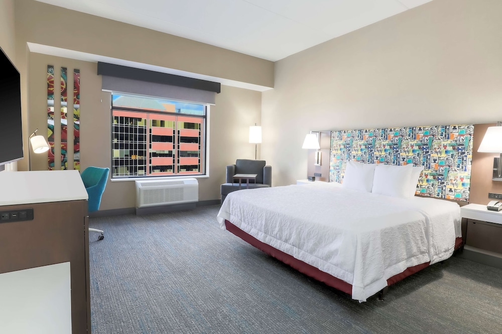 Room, 1 King Bed, Accessible, Roll In Shower - Photo 1