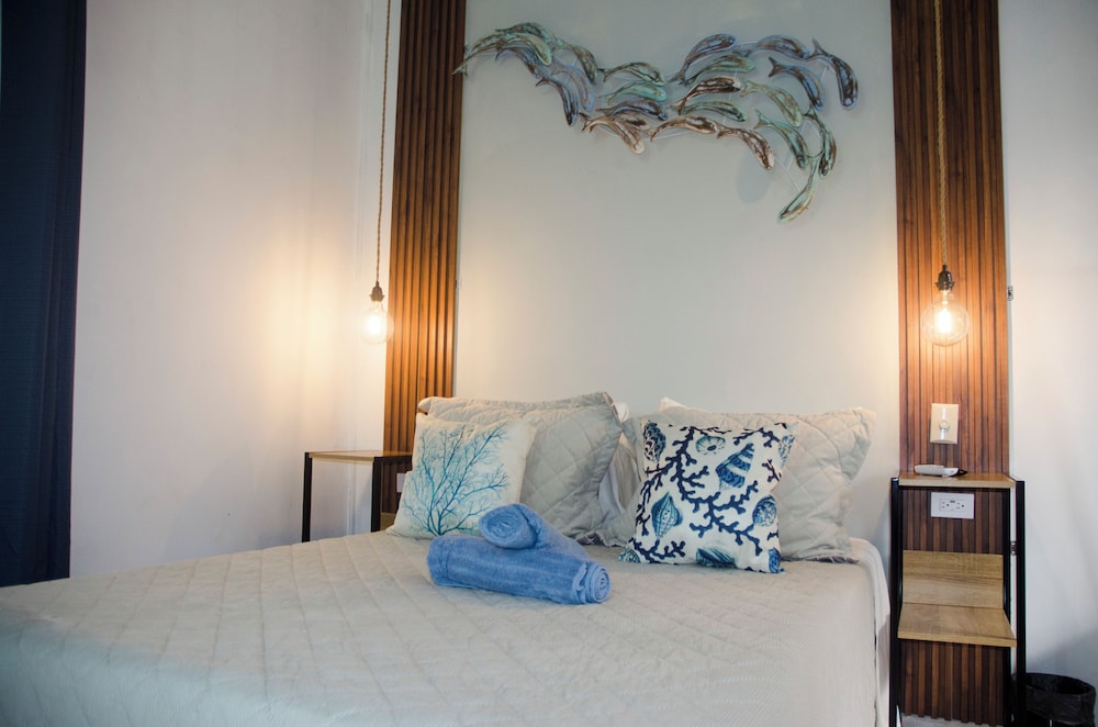 Comfort Apartment, 1 King Bed, Beachside photo 1