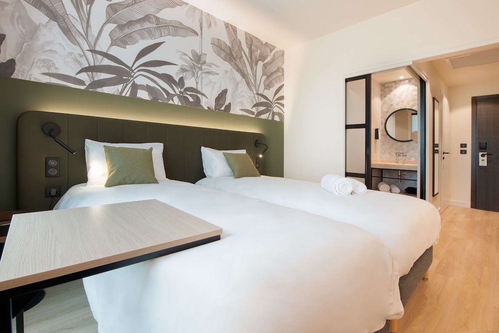 Standard Room, 2 Twin Beds - Photo 8