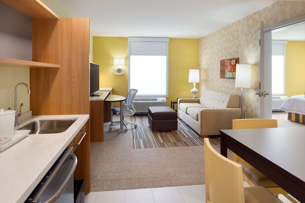 Suite, 1 King Bed, Accessible, Bathtub photo 3