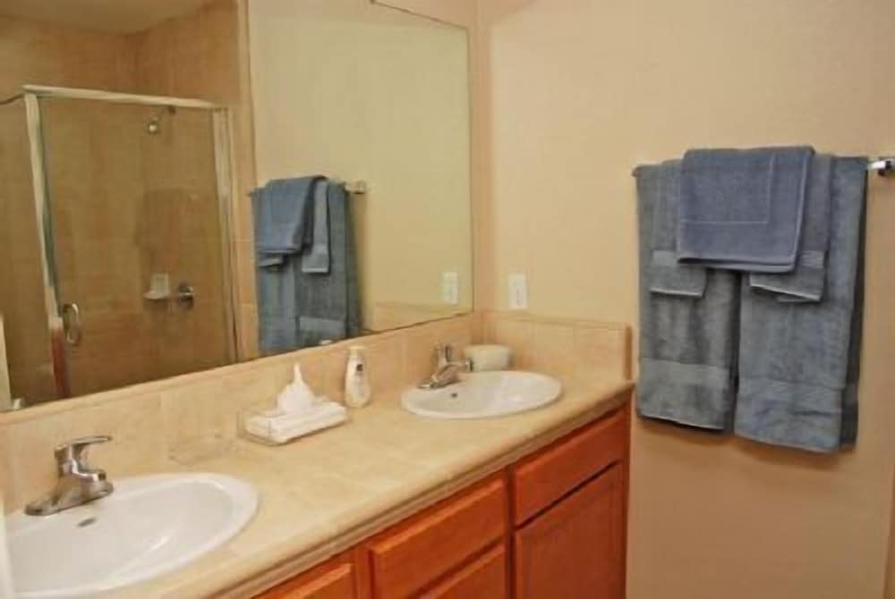 House, 2 Bedrooms photo 3