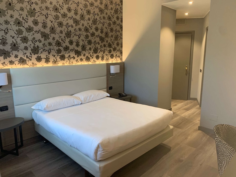 Superior Double or Twin Room - Photo 3