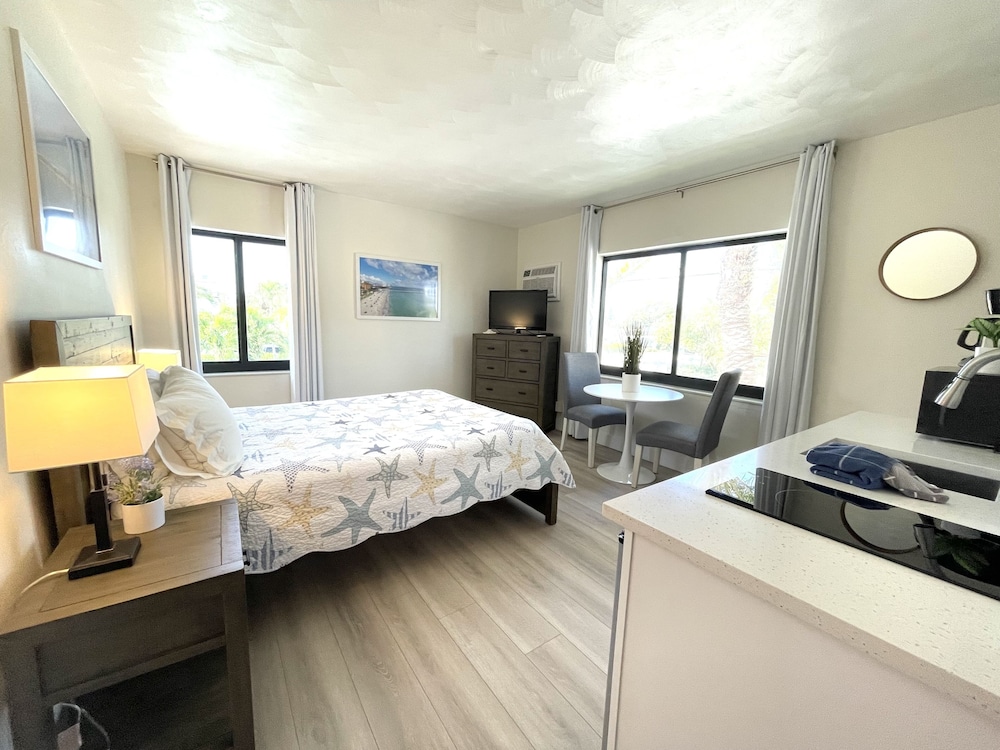 Standard Studio, 1 Queen Bed, Kitchenette, photo 6
