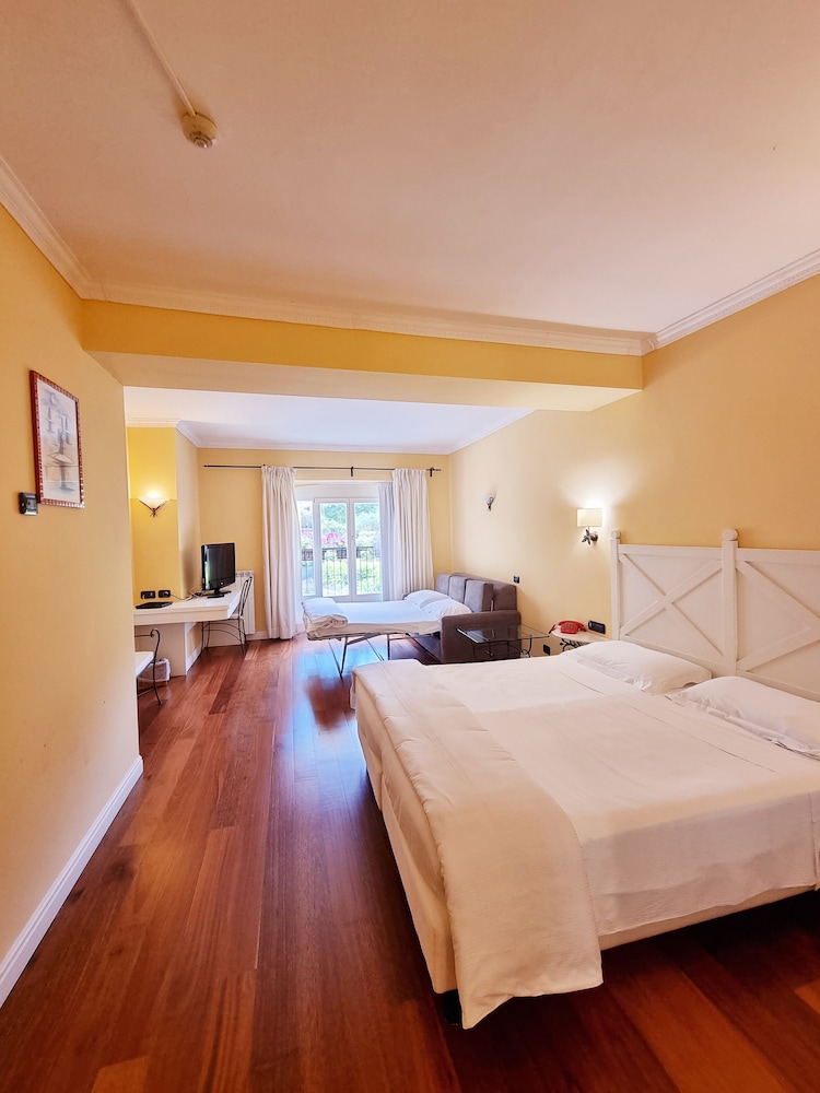 Family Junior Suite - Photo 1