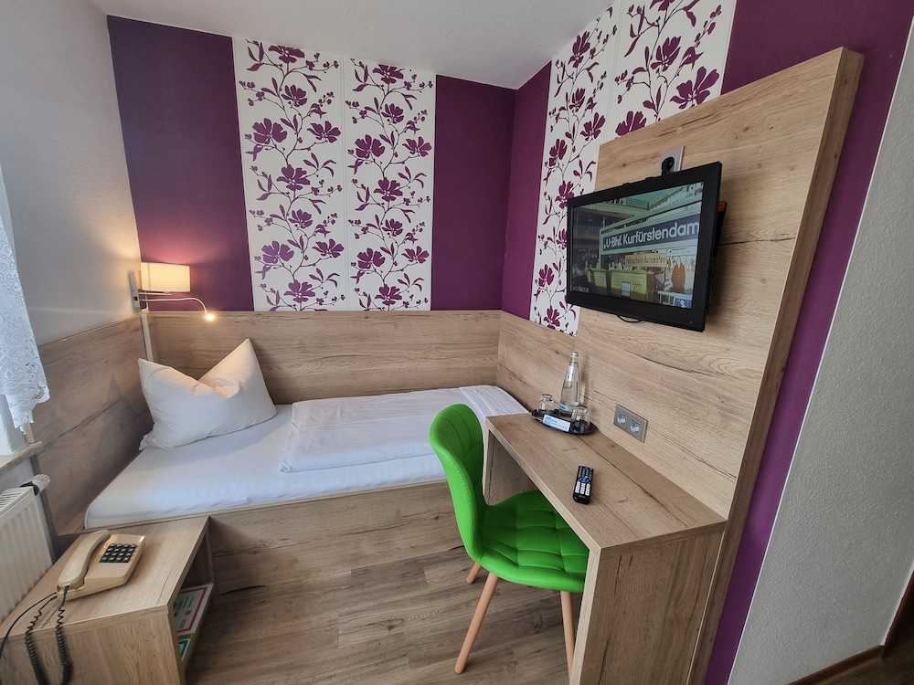 Basic Twin Room photo 2