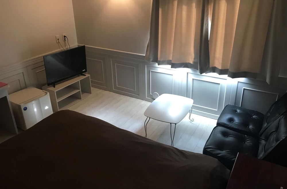 Room B photo 2
