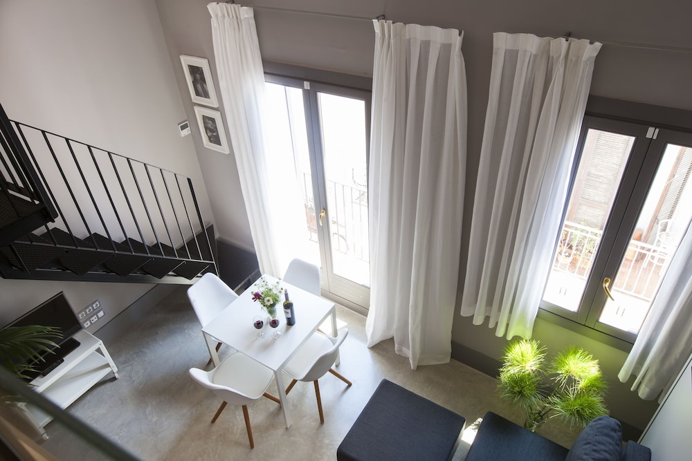 Loft, Balcony