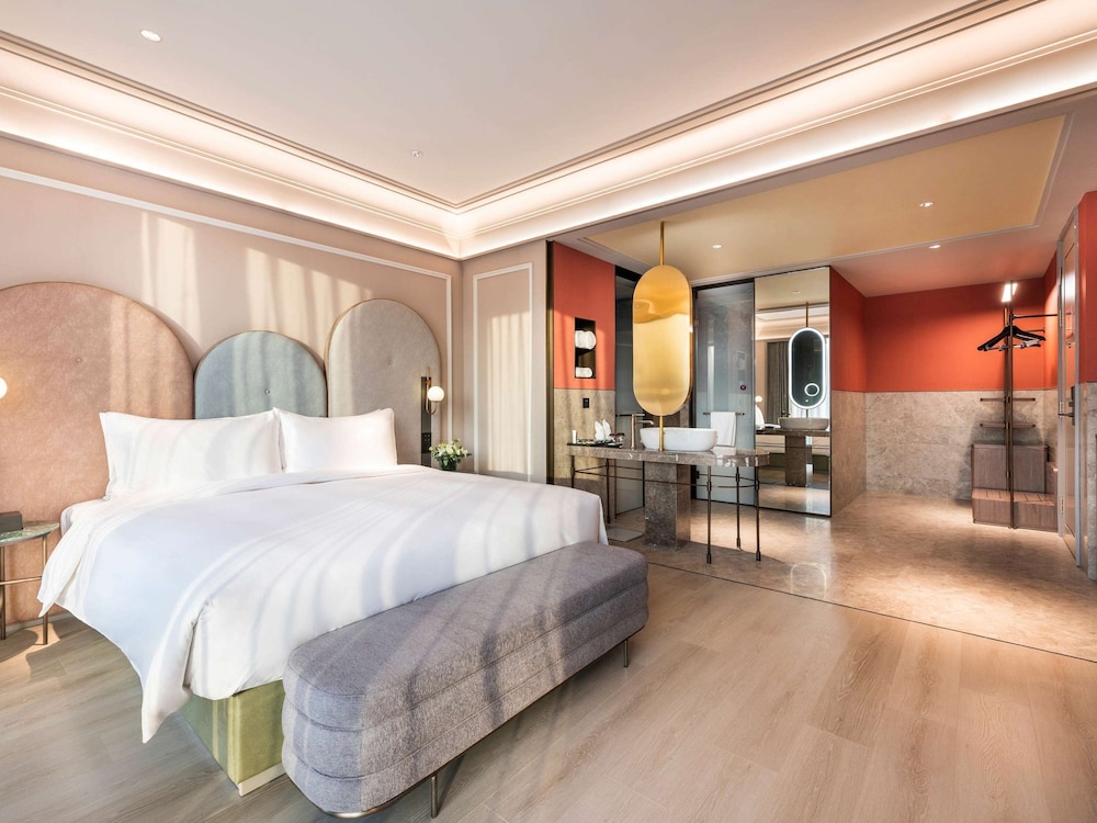 Superior Room, 1 King Bed