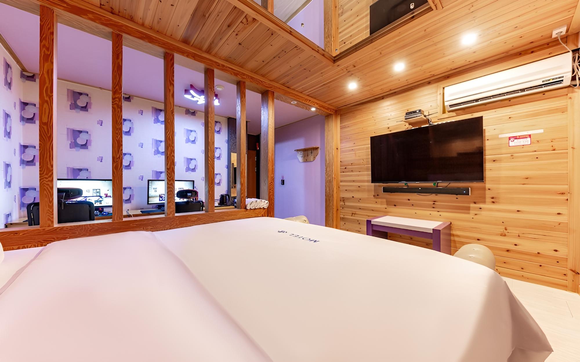 Room (High Performing Couple PC + Spa) photo 2