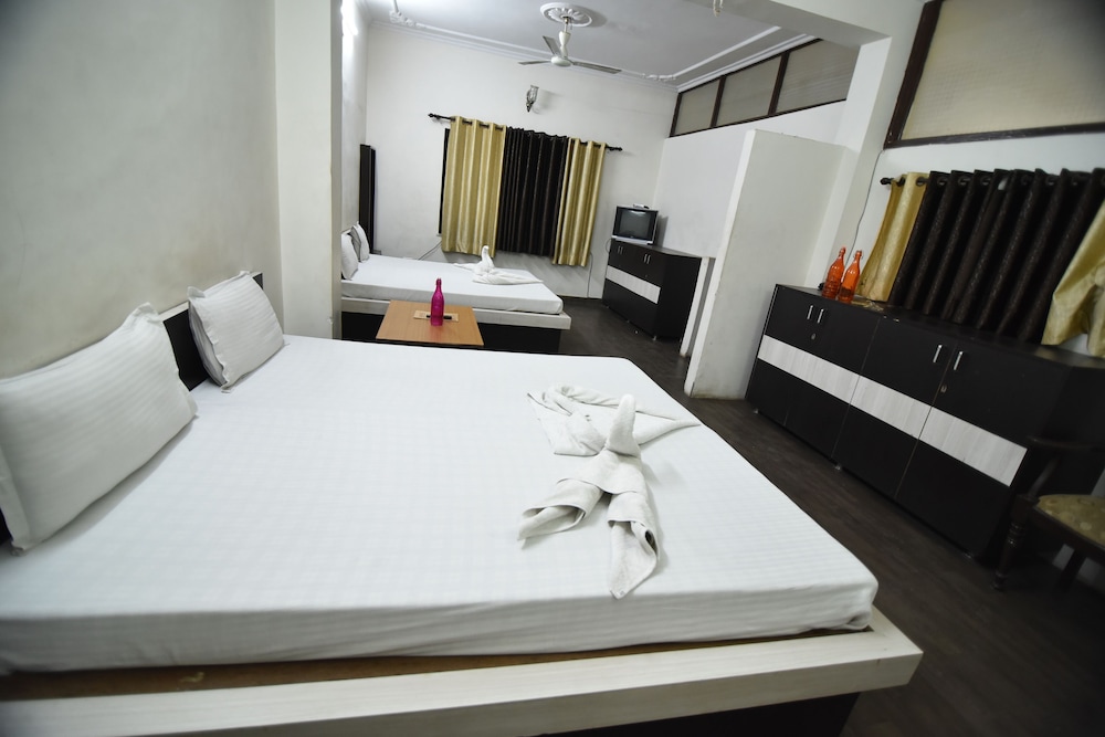 Royal Executive Triple Room