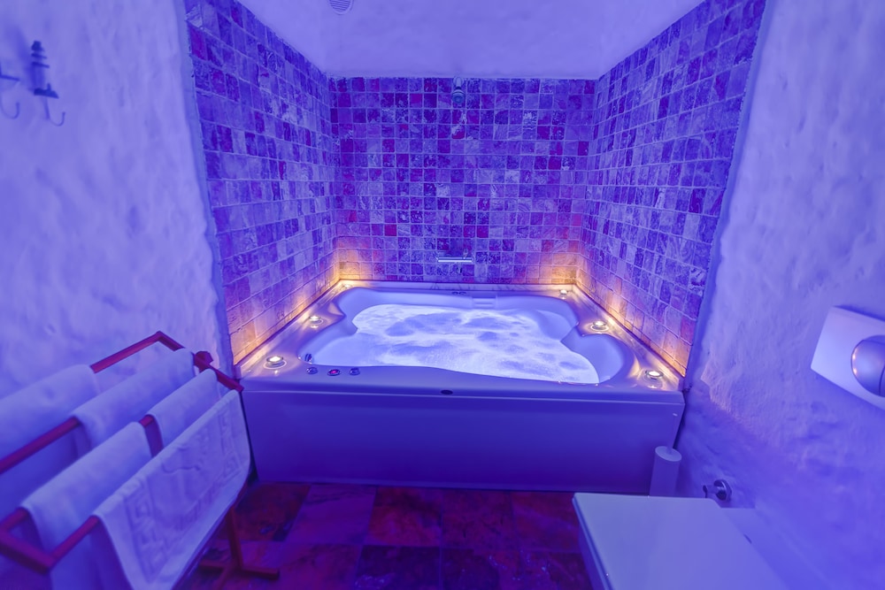 Deluxe Double Room, Bathtub photo 2