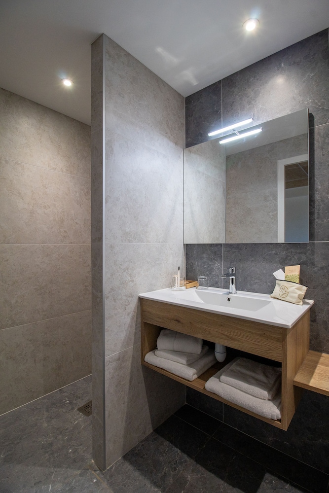 Classic Triple Room - Photo 2