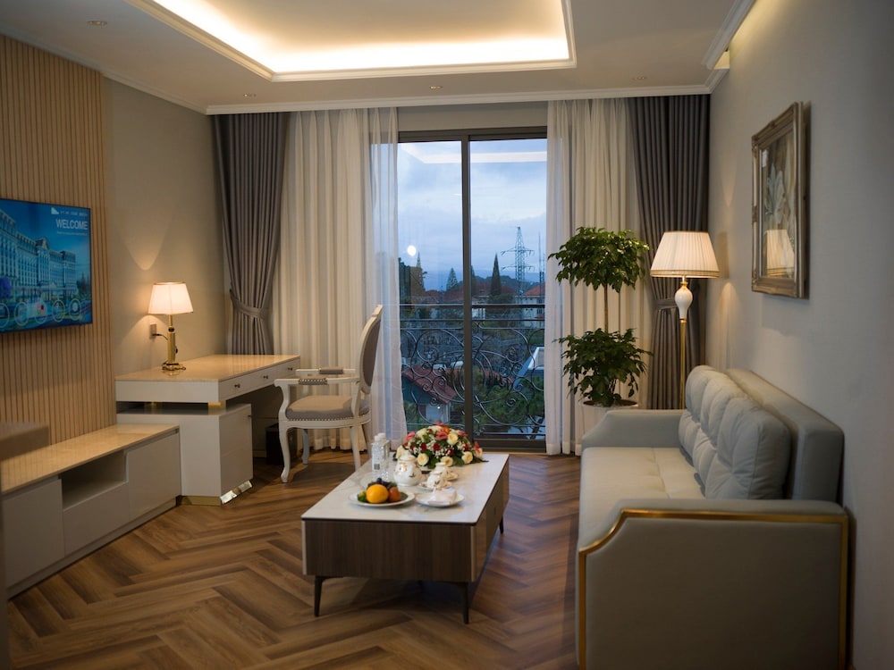 Executive Suite - Photo 5