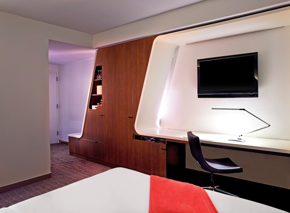 1 King Bed Deluxe Room