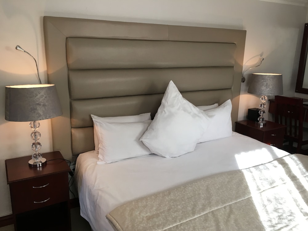 Comfort Room, 1 Bedroom (King Room With Kitchenette) photo 3