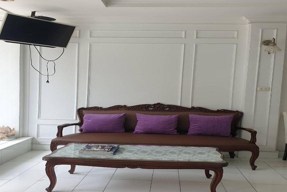 Deluxe Studio