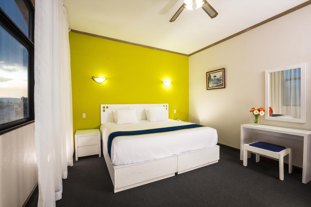 Standard Room, 1 King Bed - Photo 3